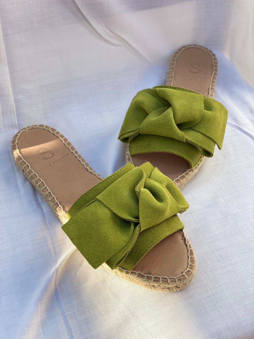 Malibú Bowtie Olive Sandals
